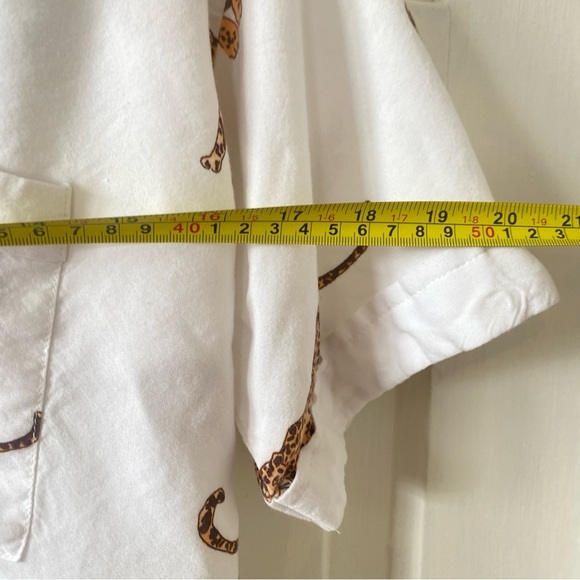 HINT OF BLUSH Leopard Print White Button Down Blouse Women's Size Medium - Picture 8 of 8